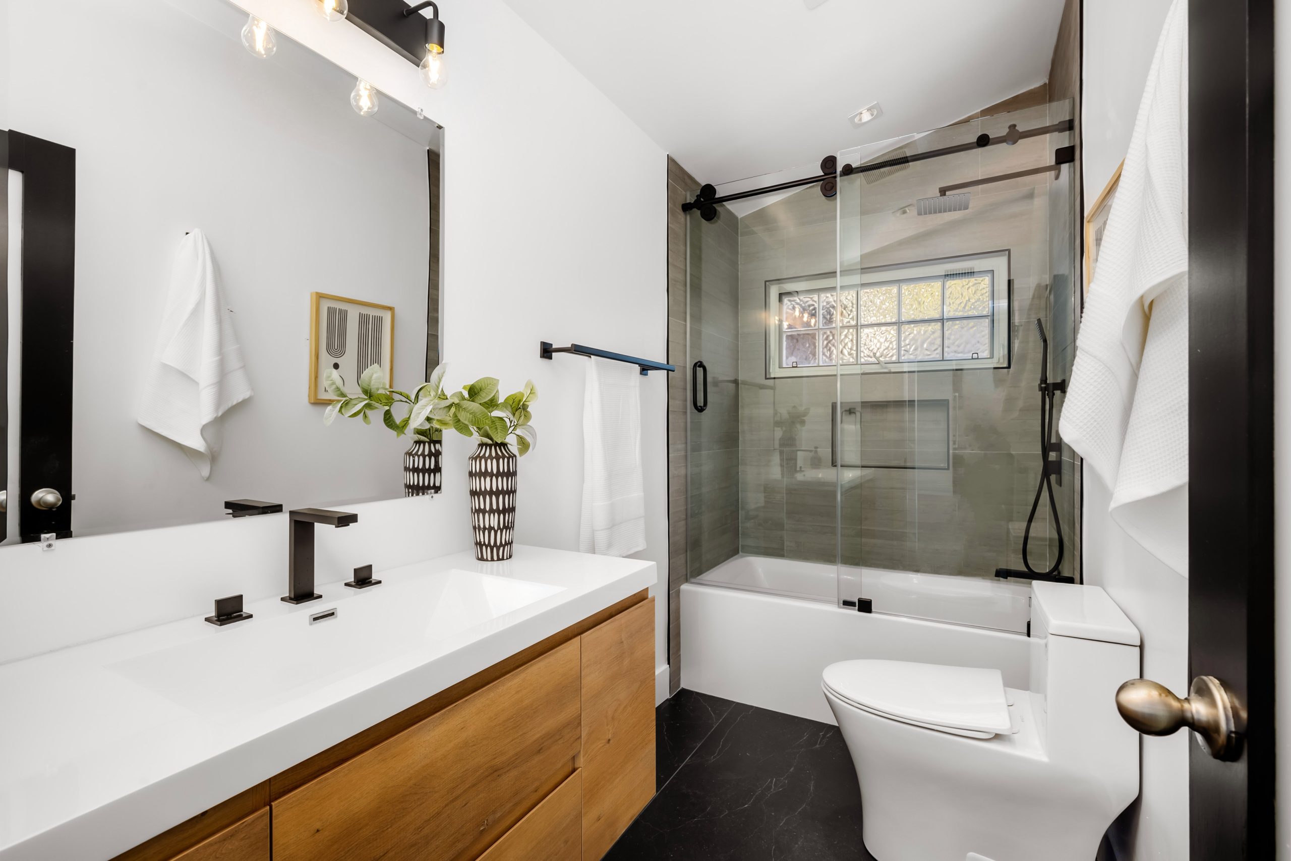 modern hollywood hills home bathroom in los angele 2025 01 31 21 54 14 utc scaled